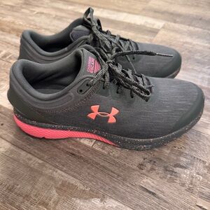 Under Armour Charged Escape Running Shoes Women’s Size 8 dark grey & Pink NWT